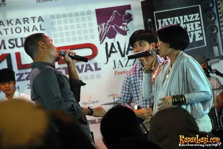 Foto Maliq and D Essentials
