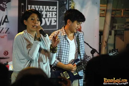 Foto Maliq and D Essentials