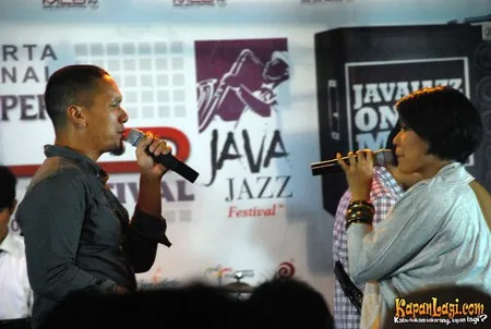 Foto Maliq and D Essentials