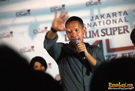 Foto Maliq and D Essentials