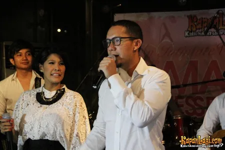 Foto Maliq and D Essentials