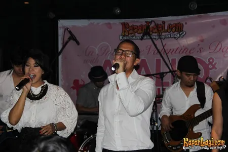 Foto Maliq and D Essentials