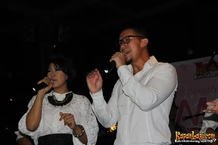 Foto Maliq and D Essentials