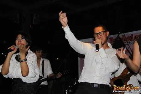 Foto Maliq and D Essentials