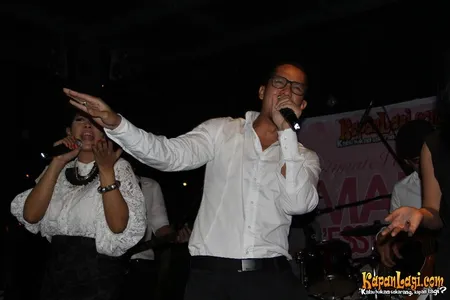 Foto Maliq and D Essentials