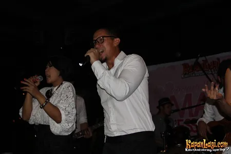 Foto Maliq and D Essentials