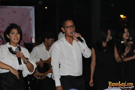 Foto Maliq and D Essentials