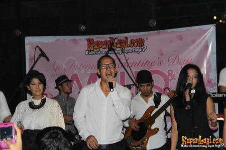 Foto Maliq and D Essentials