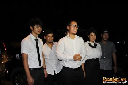 Foto Maliq and D Essentials