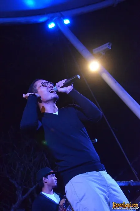 Foto Maliq and D Essentials