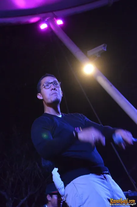 Foto Maliq and D Essentials