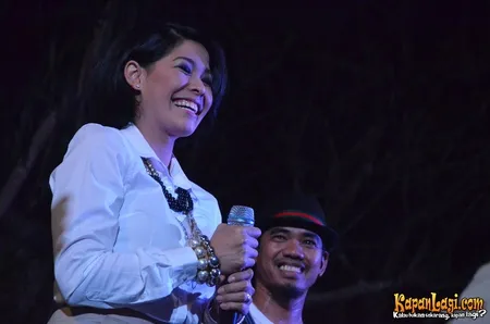 Foto Maliq and D Essentials