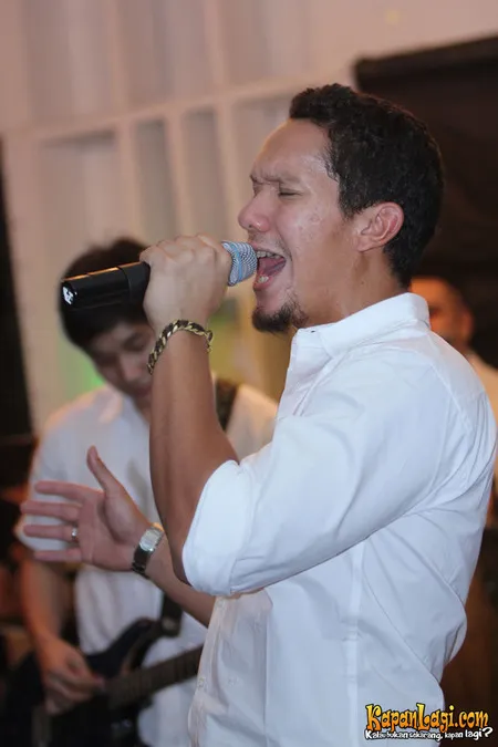 Foto Maliq and D Essentials