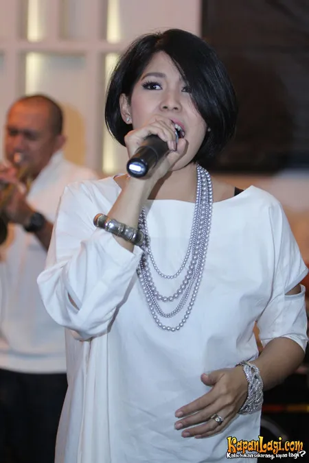 Foto Maliq and D Essentials