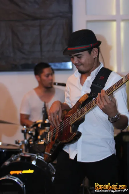 Foto Maliq and D Essentials