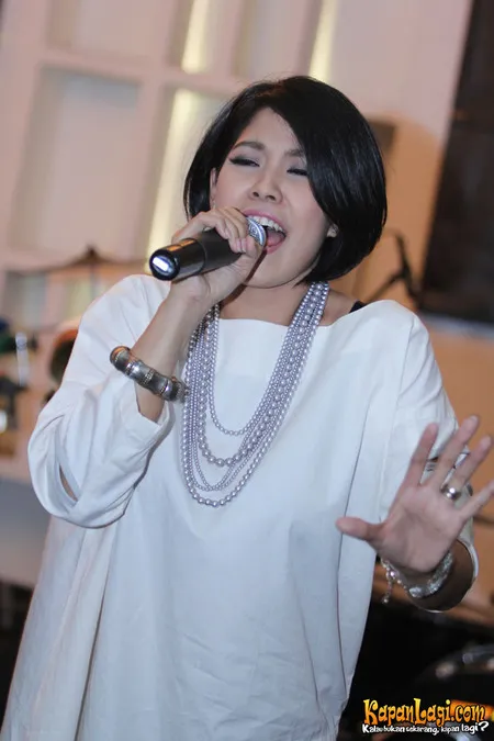 Foto Maliq and D Essentials