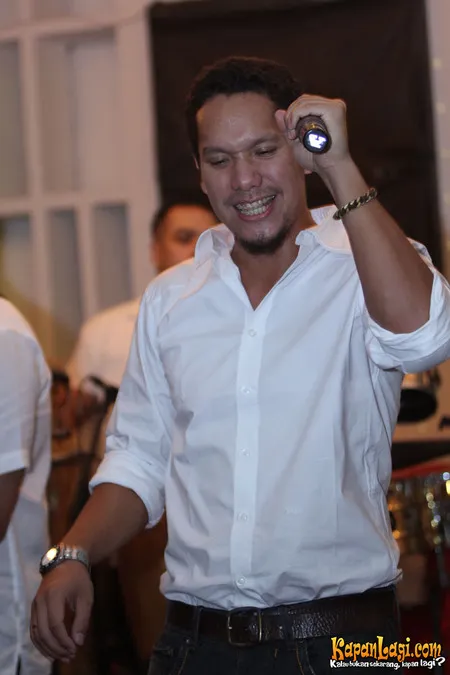 Foto Maliq and D Essentials