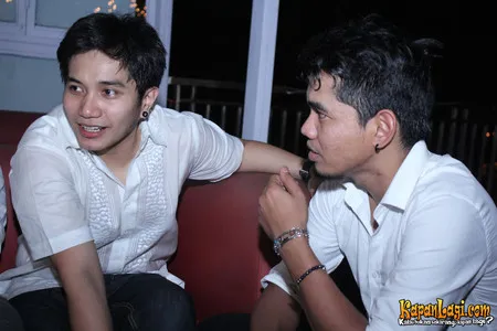 Foto Maliq and D Essentials