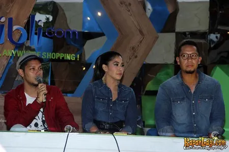 Foto Maliq and D Essentials