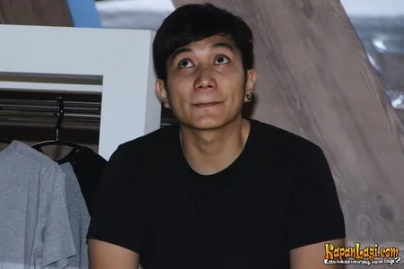 Foto Maliq and D Essentials