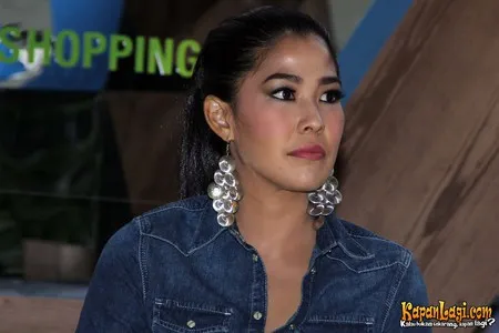 Foto Maliq and D Essentials