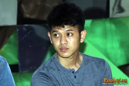 Foto Maliq and D Essentials