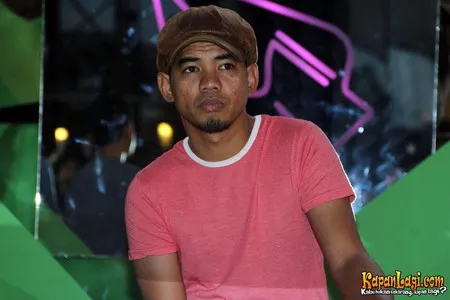 Foto Maliq and D Essentials