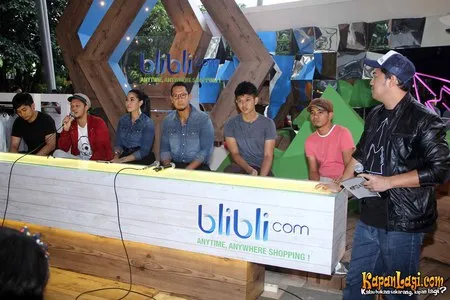 Foto Maliq and D Essentials