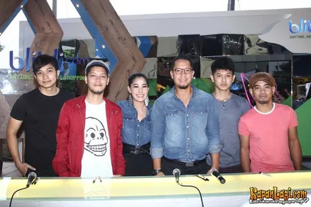 Foto Maliq and D Essentials