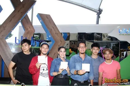 Foto Maliq and D Essentials