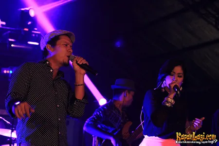 Foto Maliq and D Essentials