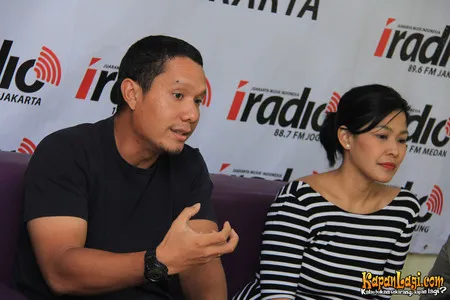 Foto Maliq and D Essentials