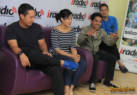 Foto Maliq and D Essentials