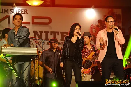 Foto Maliq and D Essentials