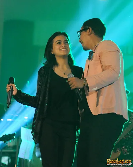 Foto Maliq and D Essentials