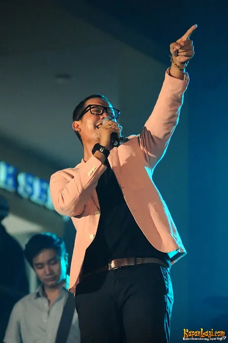 Foto Maliq and D Essentials