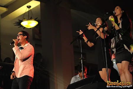 Foto Maliq and D Essentials