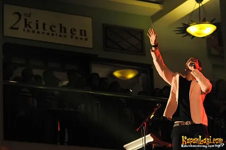 Foto Maliq and D Essentials