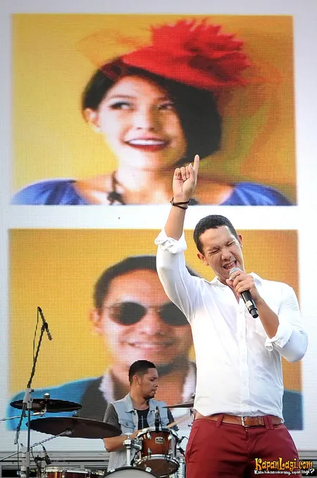 Foto Maliq and D Essentials