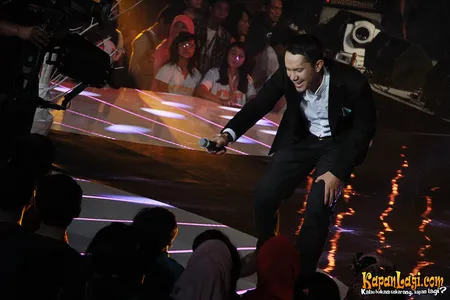 Foto Maliq and D Essentials