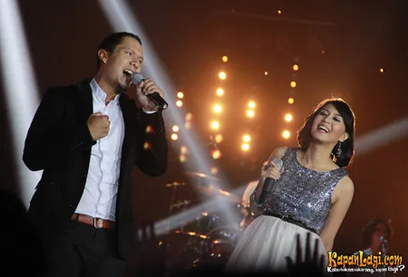 Foto Maliq and D Essentials