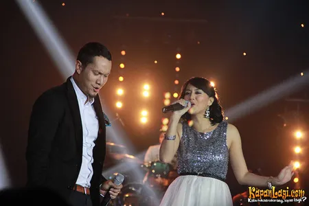 Foto Maliq and D Essentials