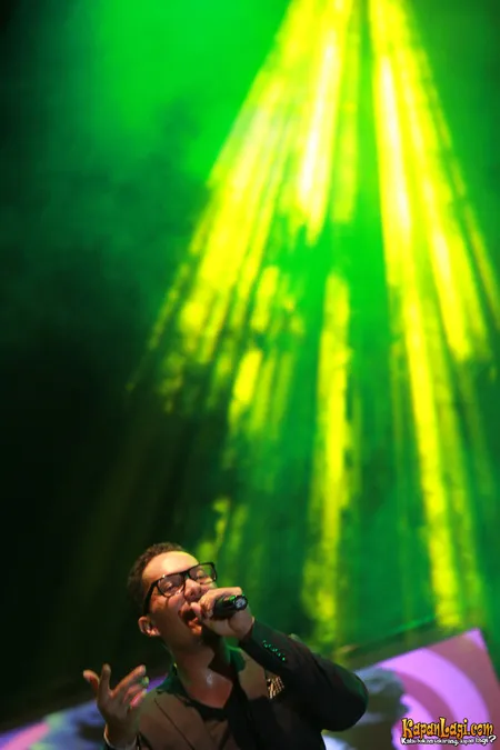 Foto Maliq and D Essentials