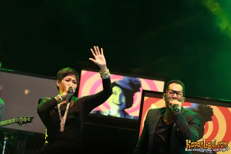 Foto Maliq and D Essentials