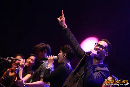 Foto Maliq and D Essentials