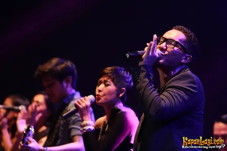 Foto Maliq and D Essentials