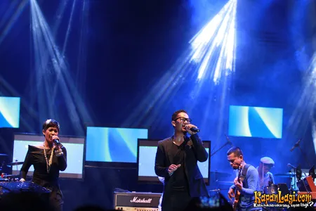 Foto Maliq and D Essentials