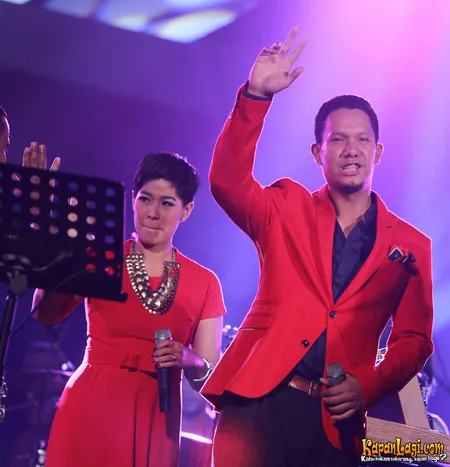 Foto Maliq and D Essentials