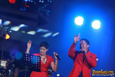 Foto Maliq and D Essentials