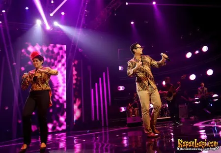 Foto Maliq and D Essentials